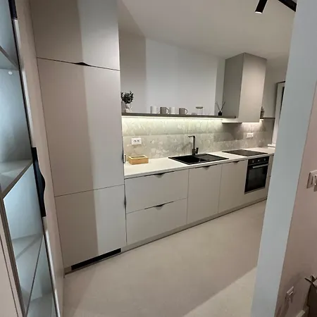 Avanti - Blizina Centra,besplatan Parking I Balkon Apartment