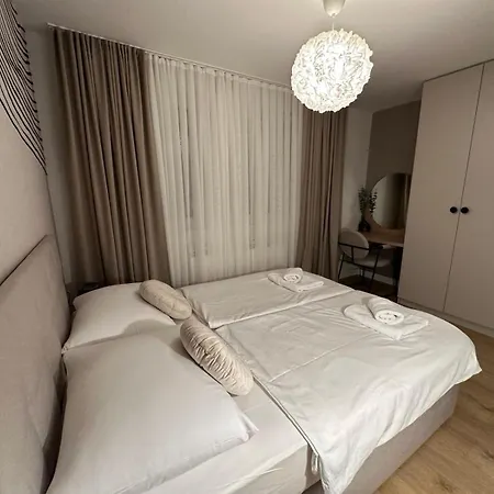 Avanti - Blizina Centra,besplatan Parking I Balkon דירה *